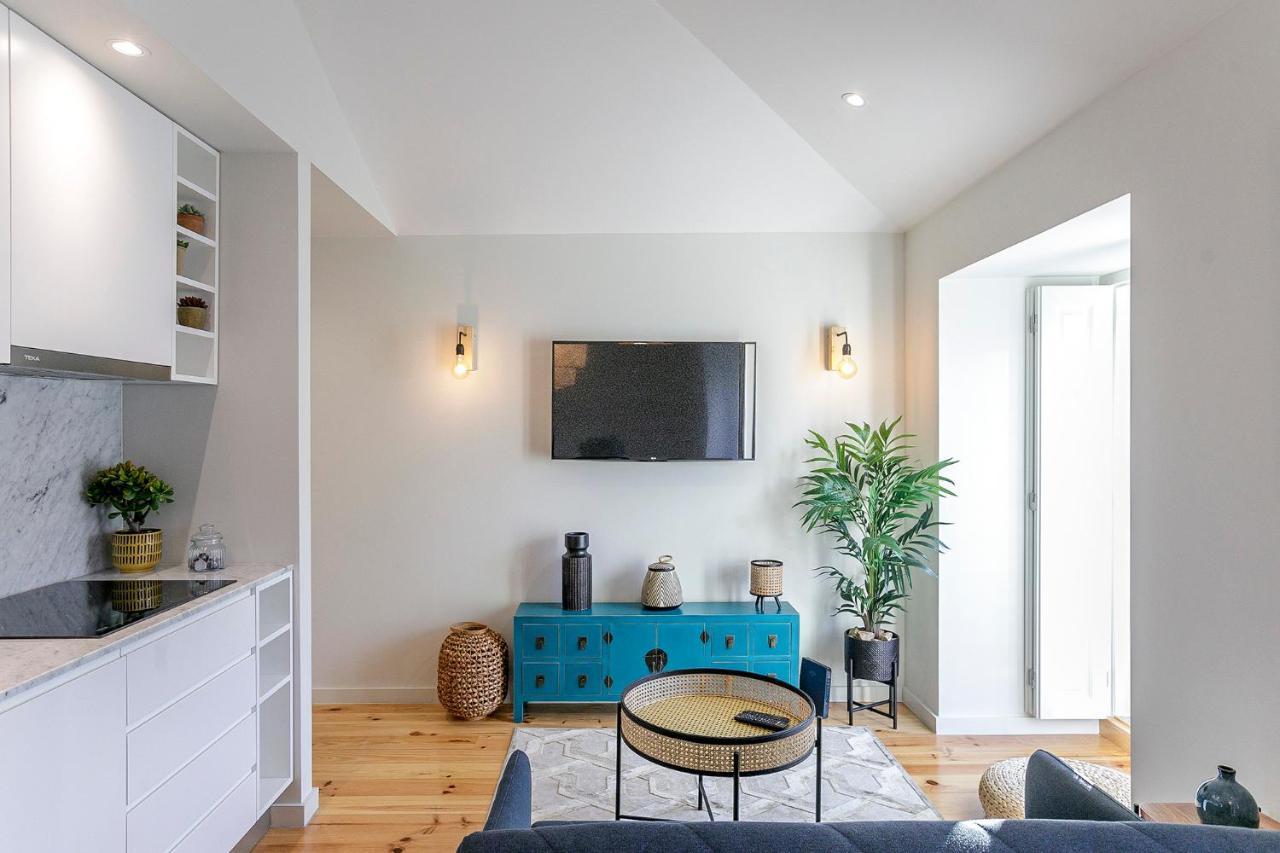 Lovelystay - Downtown Studio With Pool, Ac And Balcony Porto Dış mekan fotoğraf