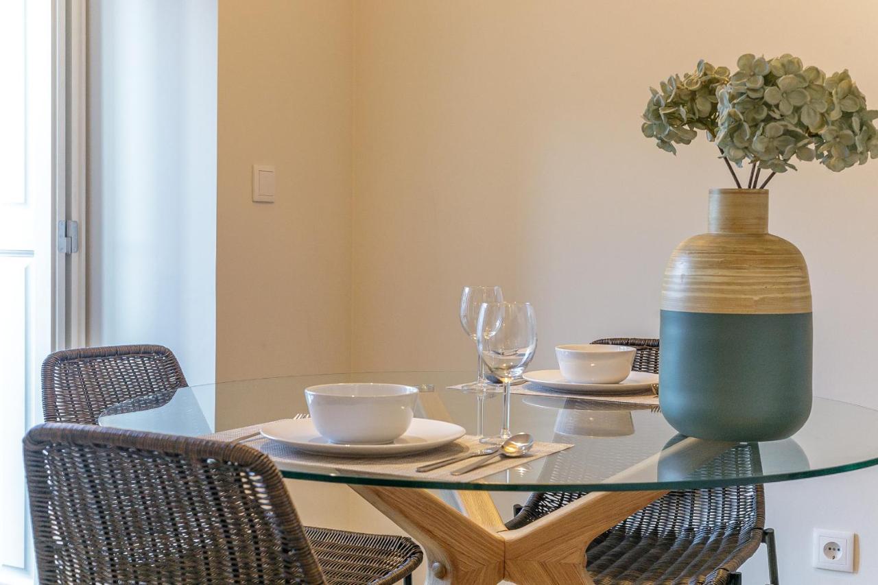 Lovelystay - Downtown Studio With Pool, Ac And Balcony Porto Dış mekan fotoğraf