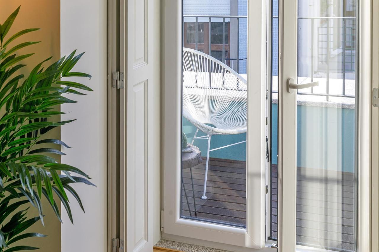 Lovelystay - Downtown Studio With Pool, Ac And Balcony Porto Dış mekan fotoğraf
