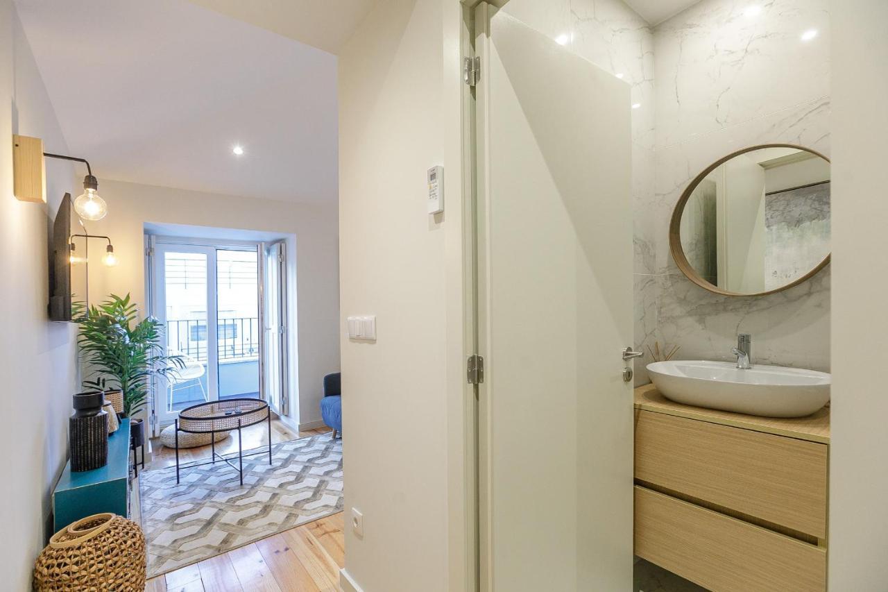 Lovelystay - Downtown Studio With Pool, Ac And Balcony Porto Dış mekan fotoğraf