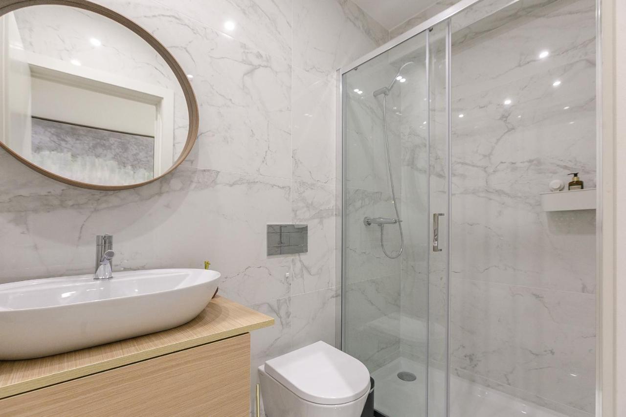 Lovelystay - Downtown Studio With Pool, Ac And Balcony Porto Dış mekan fotoğraf